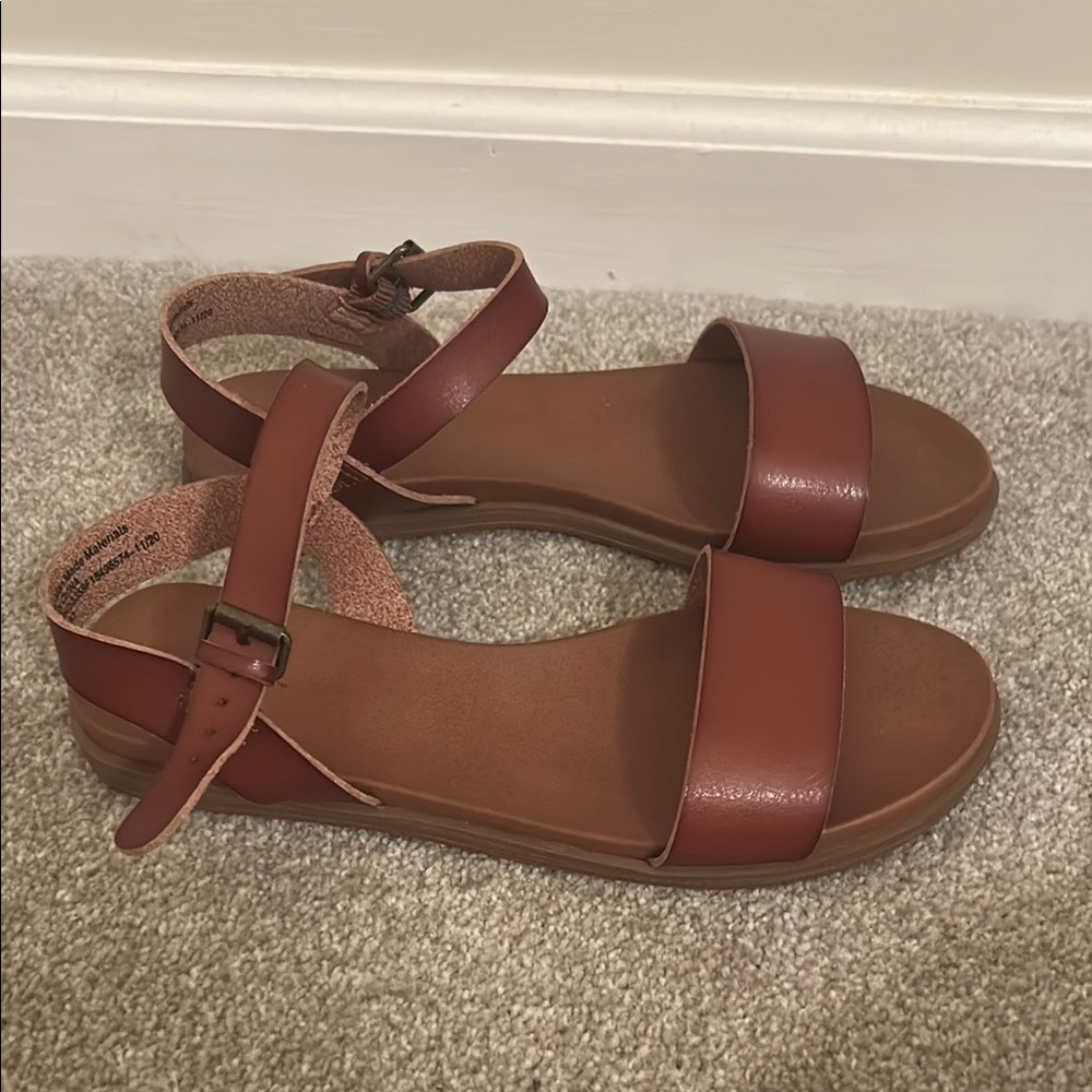 Universal Thread Brown Sandals with Two-Strap Design